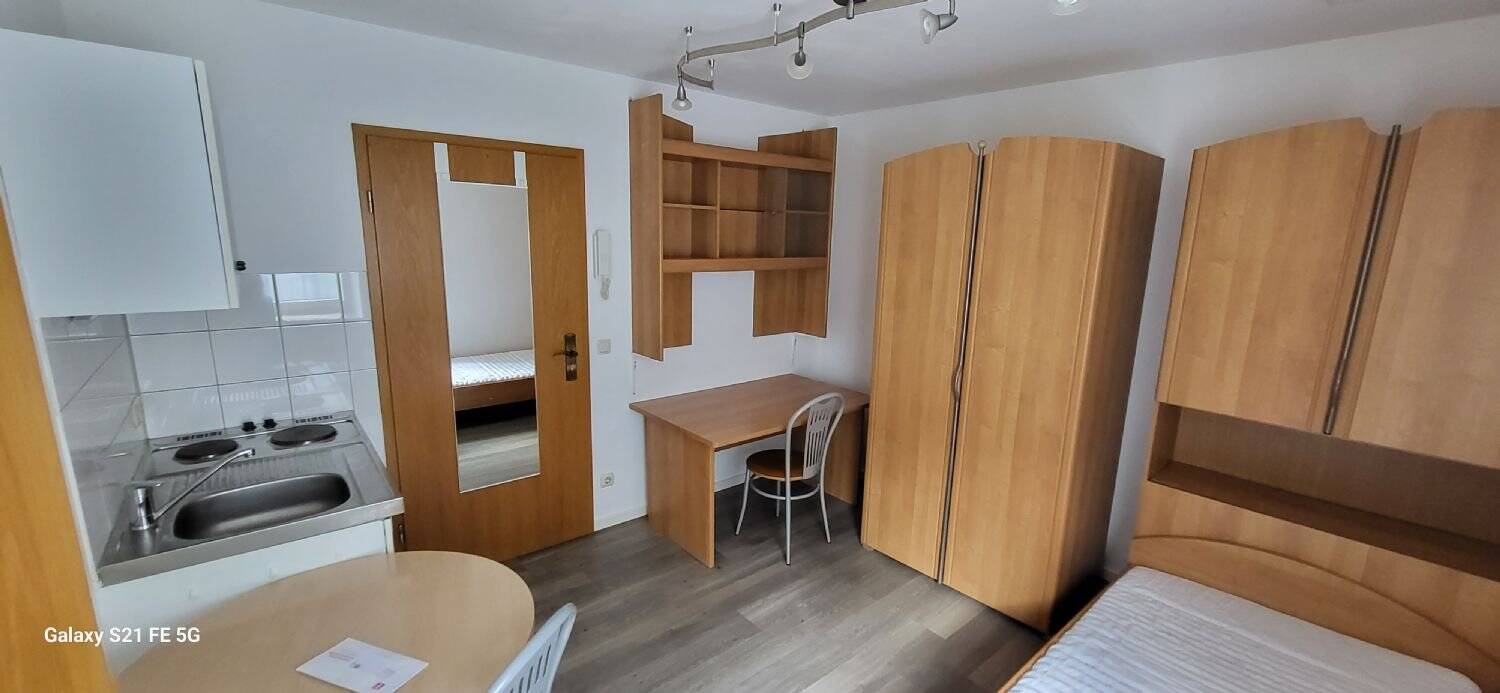 An Studenten zu vermieten, ein möbliertes 1-Zimmer Apartment ! Anfragen bitte nur per E-Mail!, 91054 Erlangen (Burgberg Erlangen-Nord Erlangen-Ost Innenstadt Sieglitzhof)