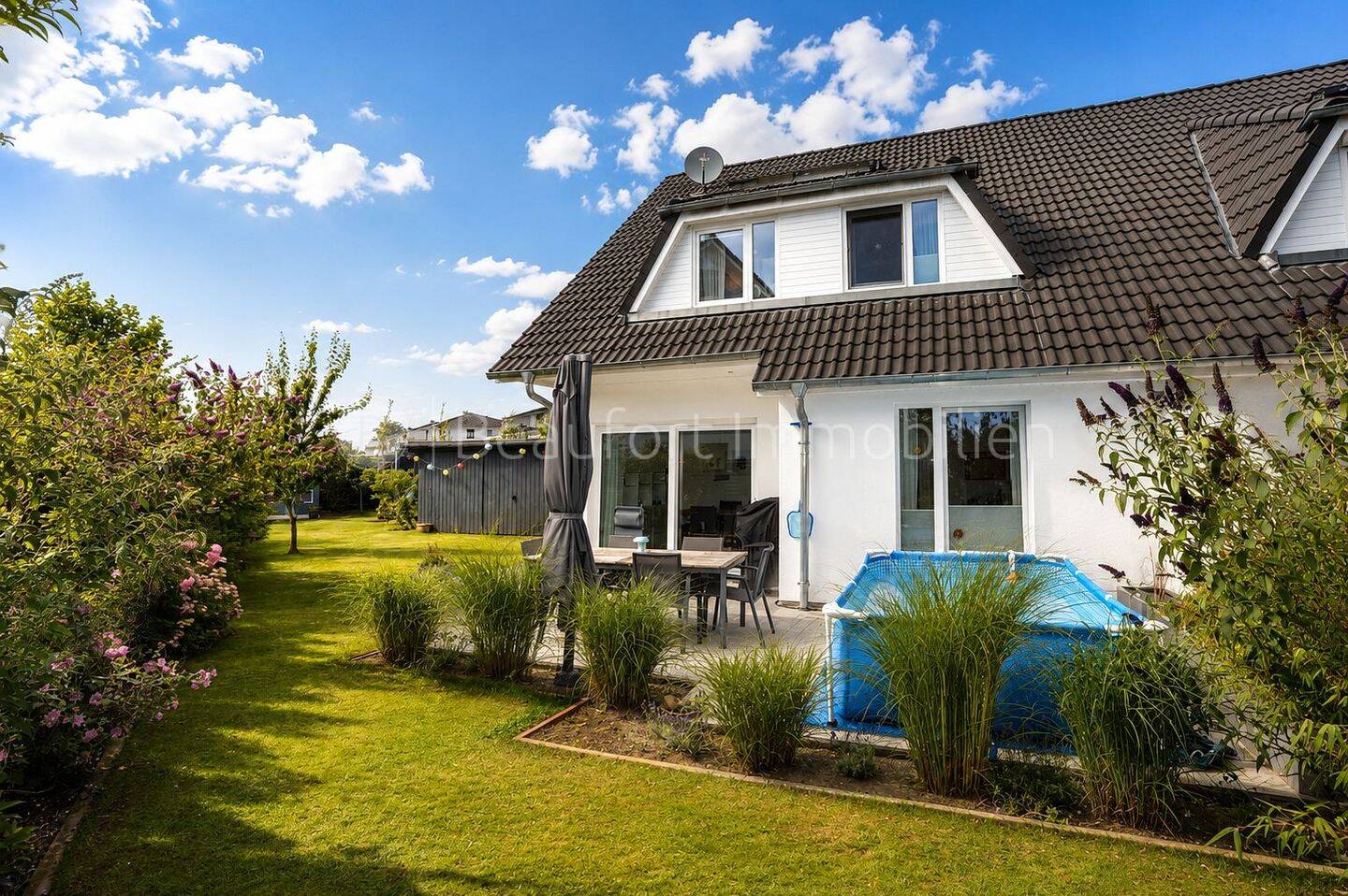 Hochwertige Doppelhaushälfte mit Doppelcarport in attraktiver Wohnlage von Lilienthal, 28865 Lilienthal