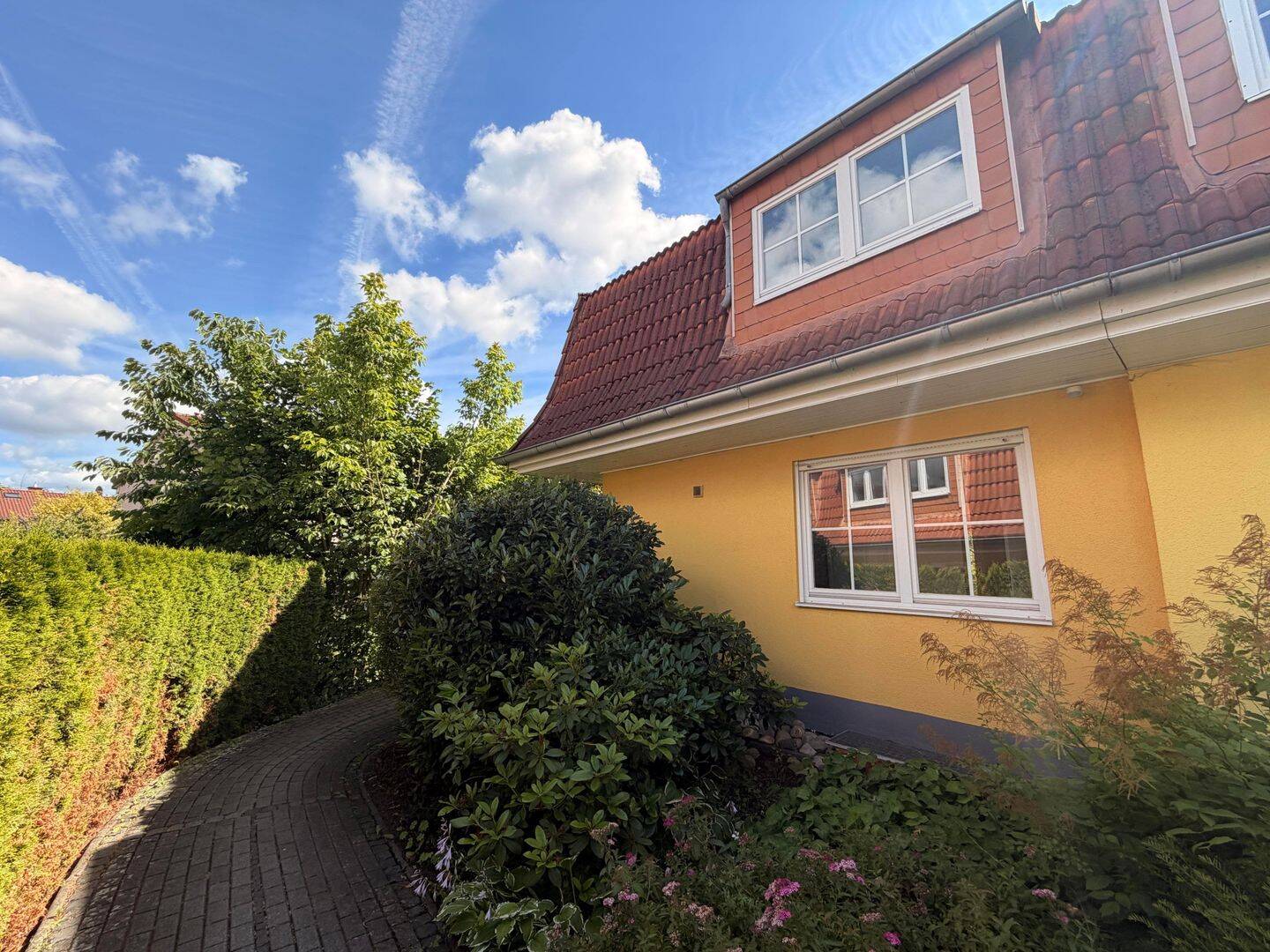 Familienfreundliches Zuhause mit lichtdurchflutetem Wohnbereich, zwei Bädern und eigenem Garten in Kassel-Harleshausen!, 34128 Kassel (Harleshausen Jungfernkopf Kirchditmold)