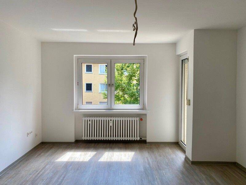Kurzfristige Anmietung möglich – 2-Zimmer-Wohnung mit Tageslichtbad und Balkon, 61476 Kronberg im Taunus