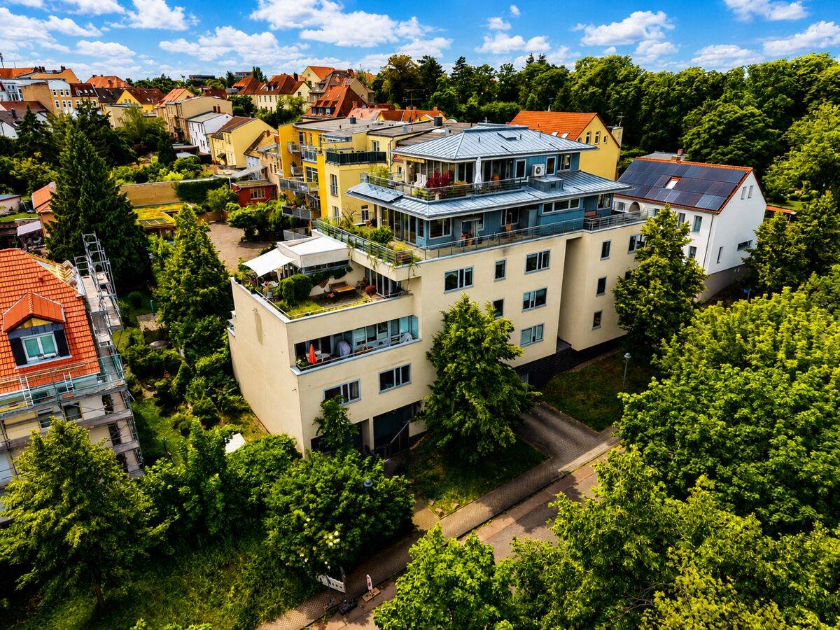 Wohnen auf Hausniveau – außergewöhnliche Eigentumswohnung in Bestlage von Halle-Kröllwitz