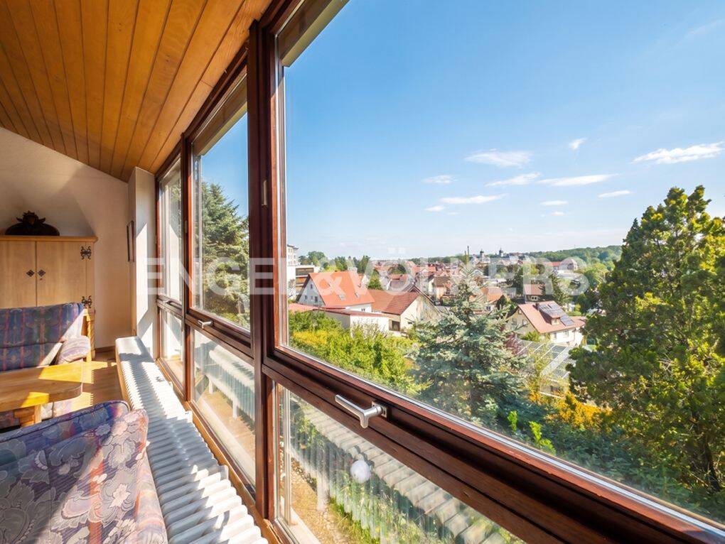 Wohnen mit Weitblick – großzügiges Einfamilienhaus in Split-Level-Bauweise mit Indoor-Pool und unverbaubarem Blick auf das Wernecker Barockschloss, 97440 Werneck