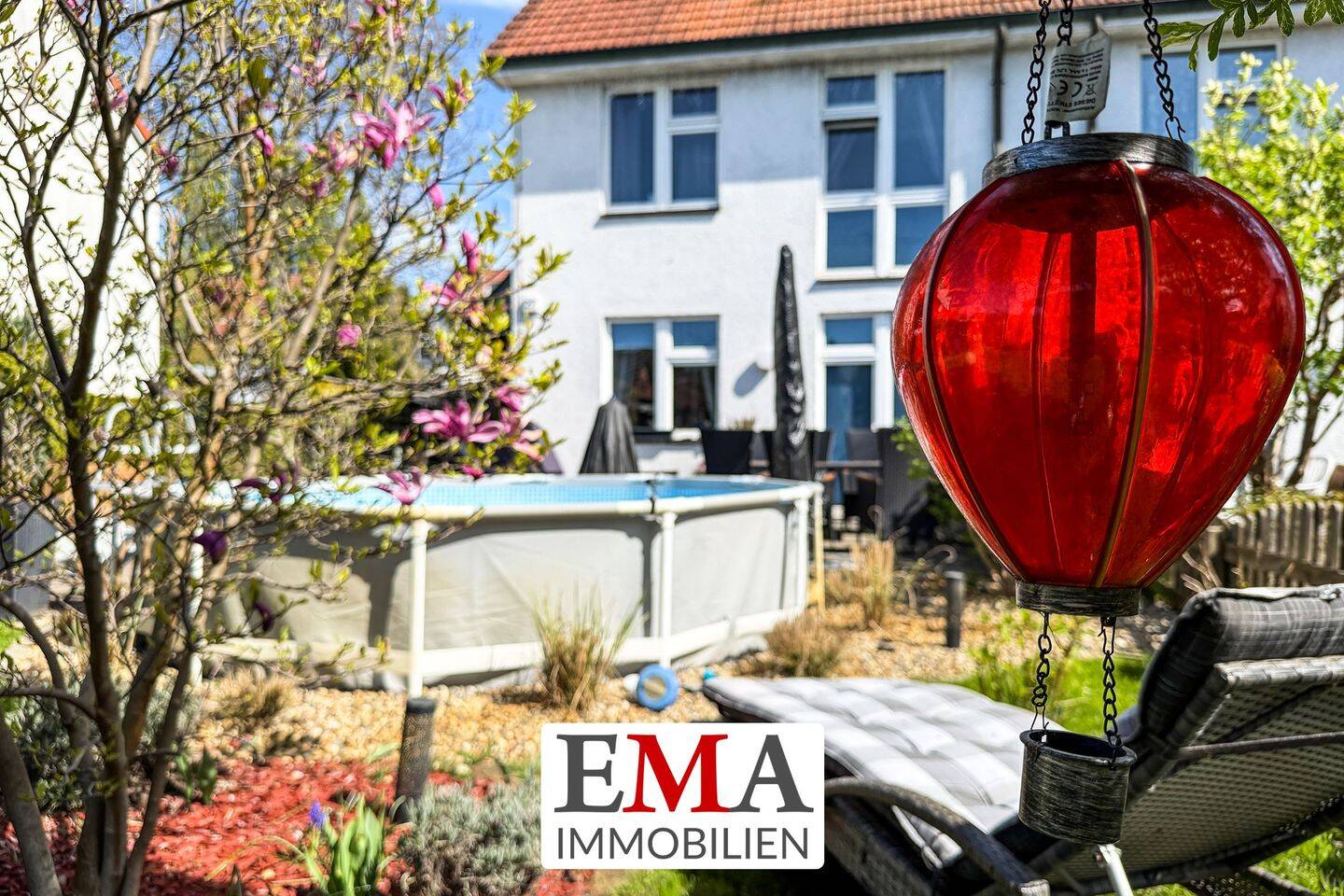 Attraktive Doppelhaushälfte mit zwei vermieteten Maisonettewohnungen, 14656 Brieselang