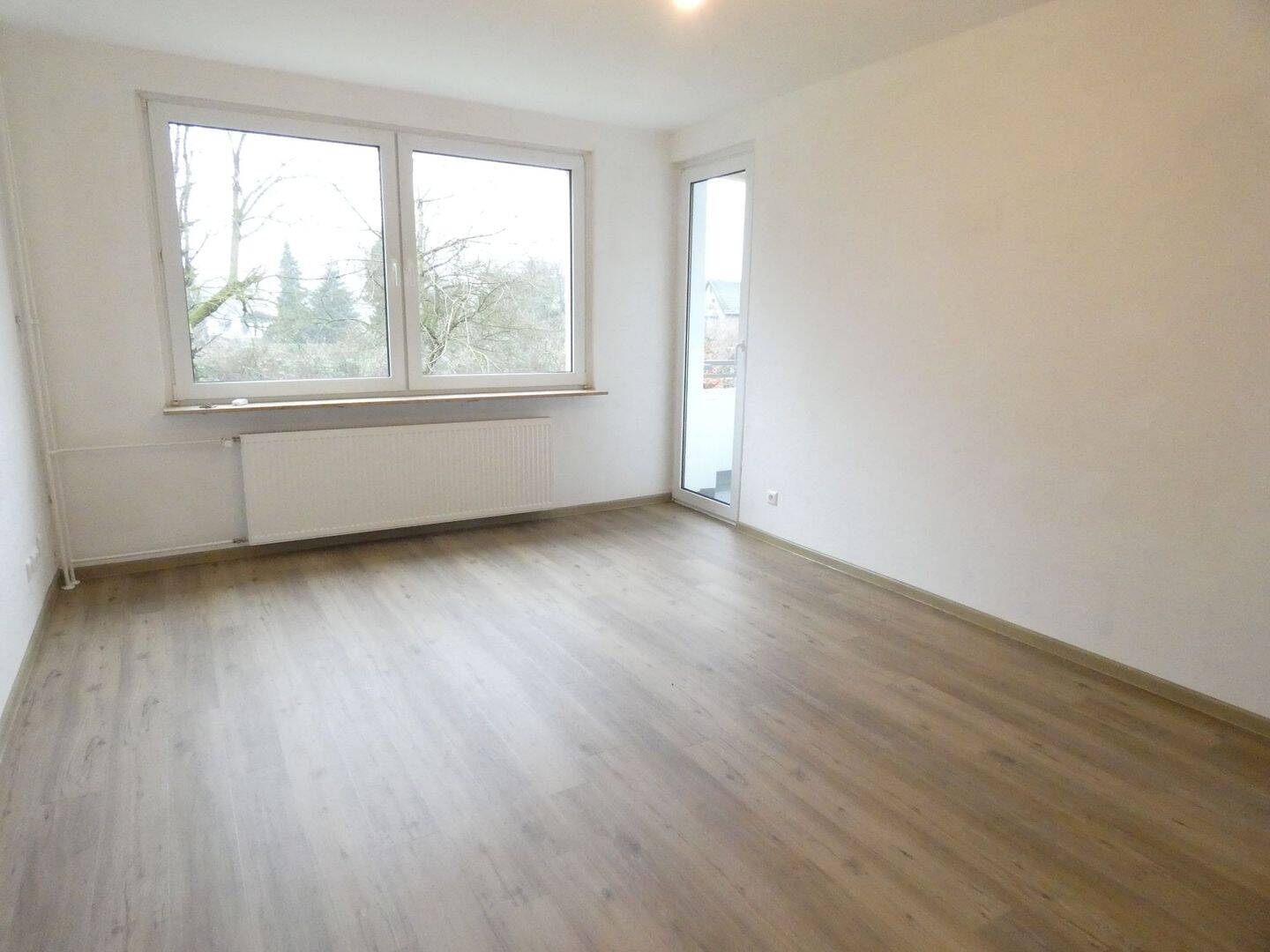 *Helle Wohnung mit großem Balkon*, 47178 Duisburg (Alt-Walsum Overbruch Vierlinden)