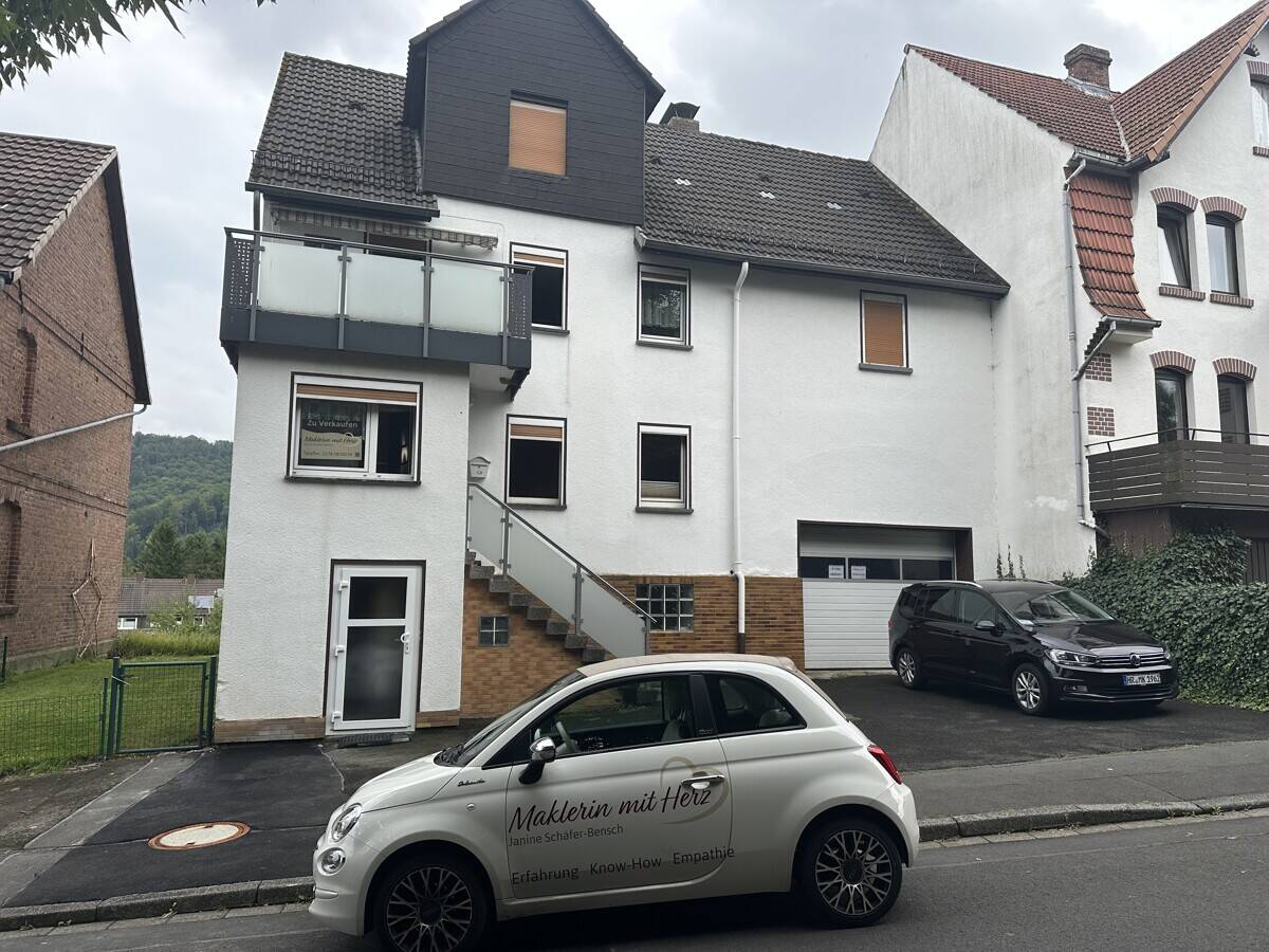 Schönes Ein.-bis Zweifamilienhaus mit viel Potenzial…und großem Garten !, 34298 Helsa