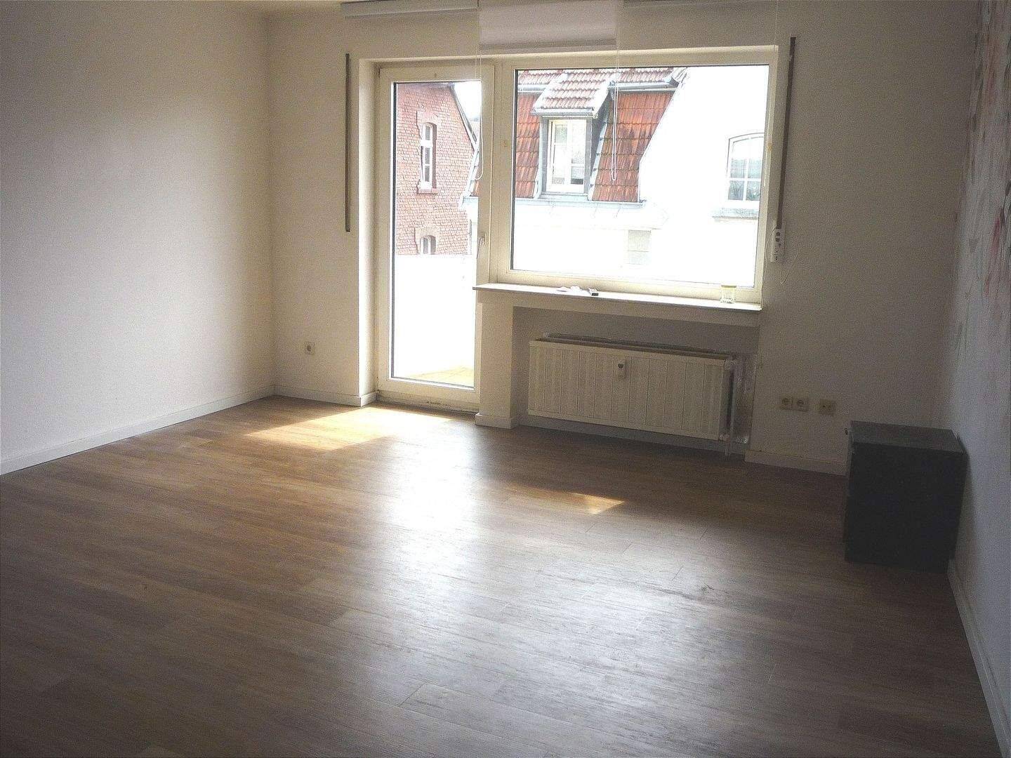 2 Zimmer Wohnung mit Balkon und Aufzug.. Zentrumsnah!, 51379 Leverkusen (Opladen)