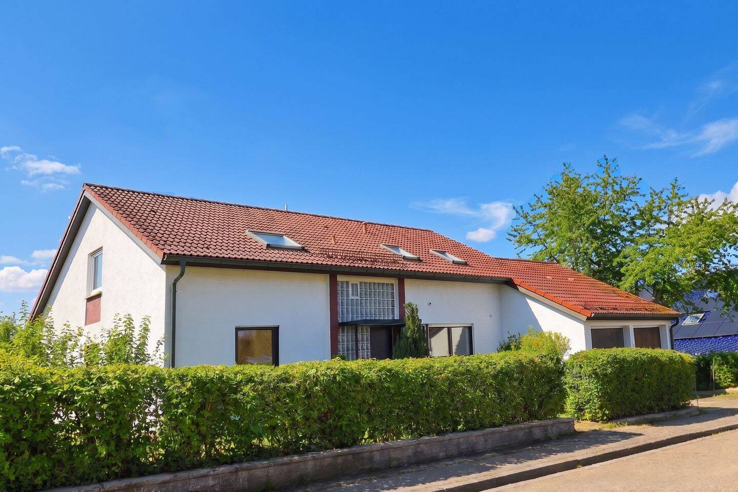 Großzügiges Zweifamilienhaus in ruhiger Waldrandlage in Calw-Alzenberg, 75365 Calw