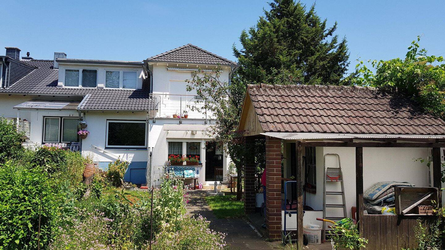 Zweifamilienrheieneckhaus mit 2 Eingängen in Köln Heimersdorf, 50767 Köln (Chorweiler)