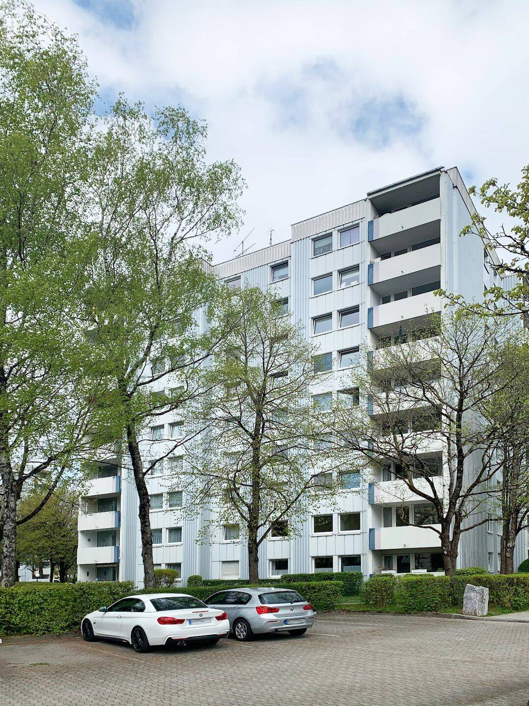 Modernisierte 1-Zimmer-Wohnung mit neuer Einbauküche und Blick ins Grüne, 81927 München (Bogenhausen)