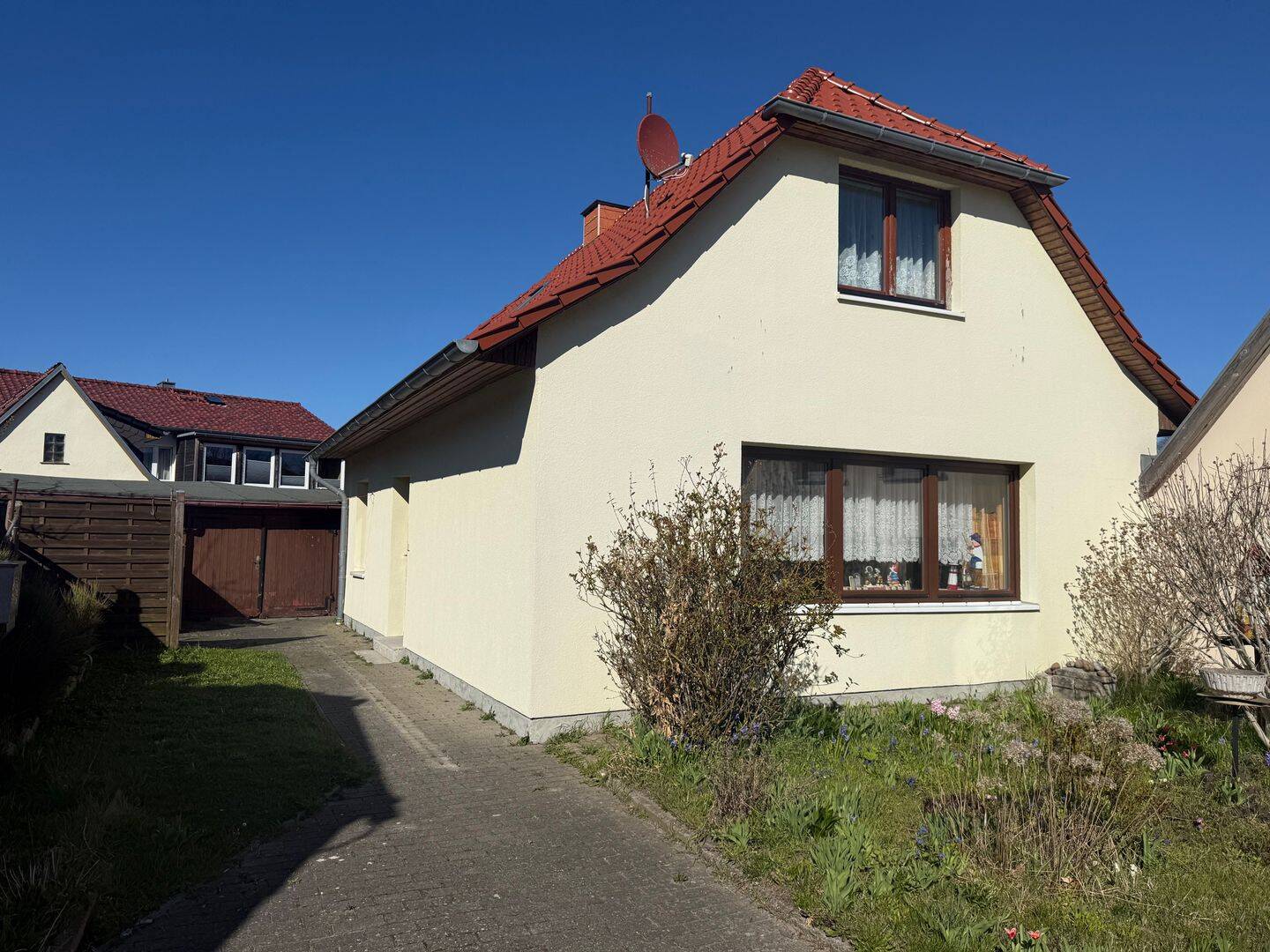 Charmantes Einfamilienhaus mit großem Potenzial in Hafennähe von Wiek auf Rügen, 18556 Wiek