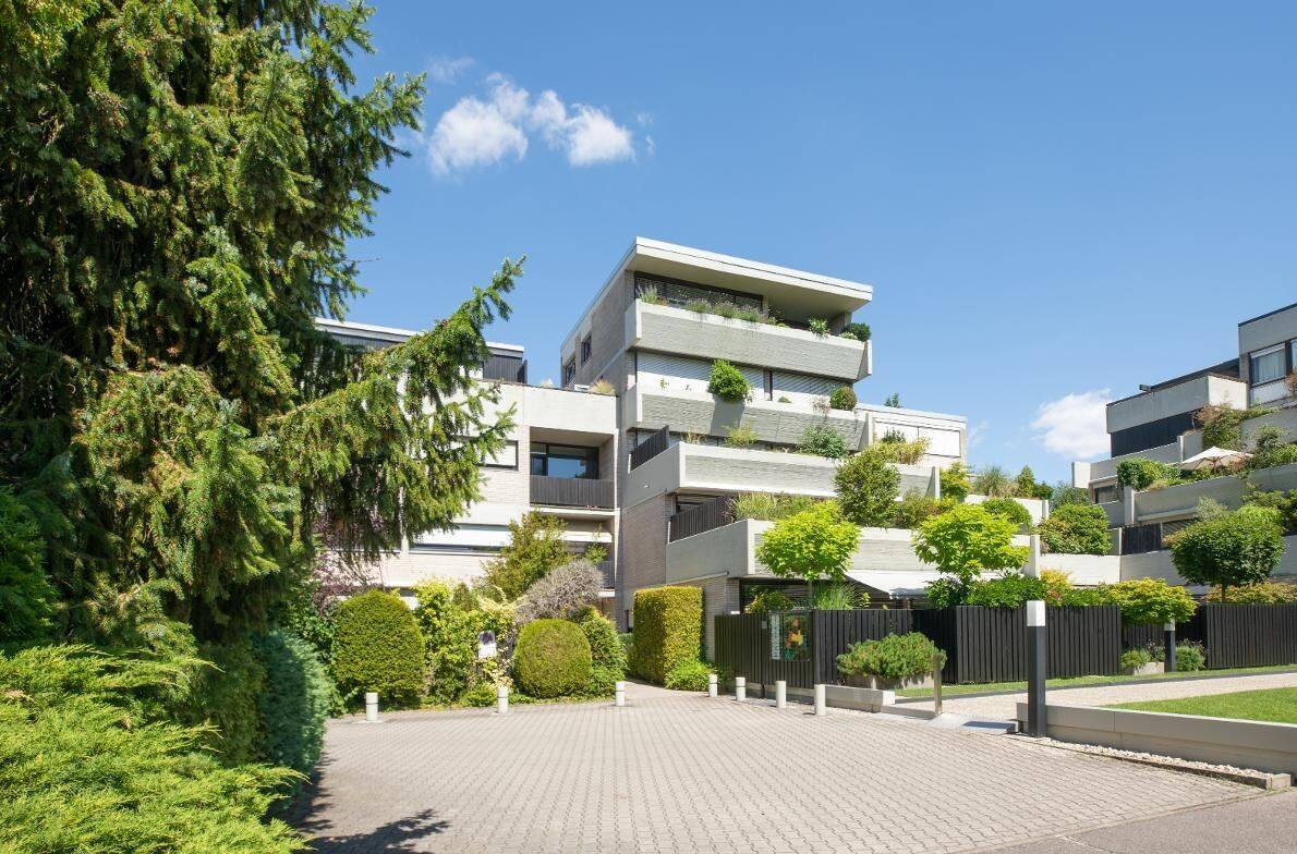 Sanierungsbedürftige 3-Zimmer-Wohnung mit Gartenanteil in exklusiver Wohnanlage in Dreieichenhain, 63303 Dreieich