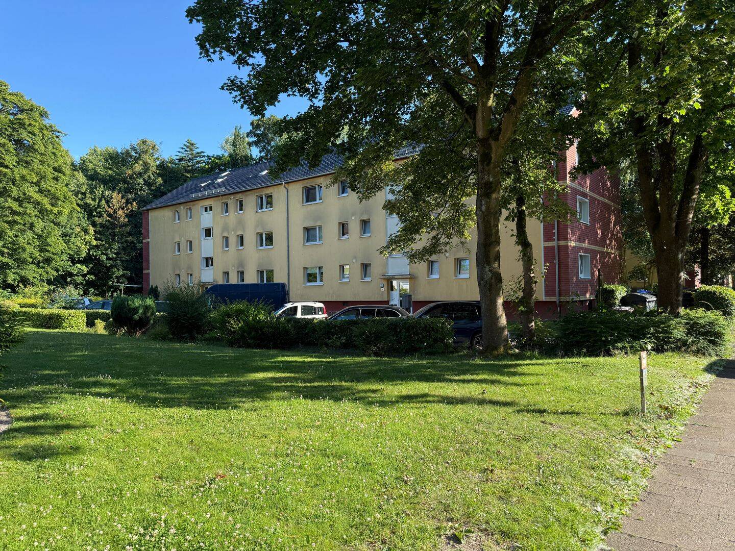 Großzügige 3-Zimmer-Wohnung mit Balkon und Einbauküche, 24944 Flensburg (Fruerlund Mürwik)