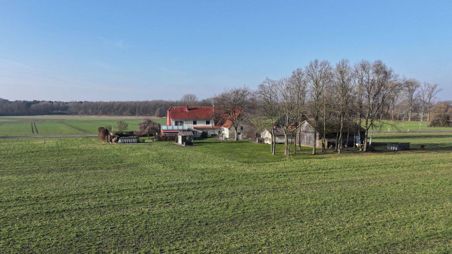 Großes Landhaus in stadtnaher Alleinlage auf einem ca. 3.702 m² Grundstück…, 32339 Espelkamp