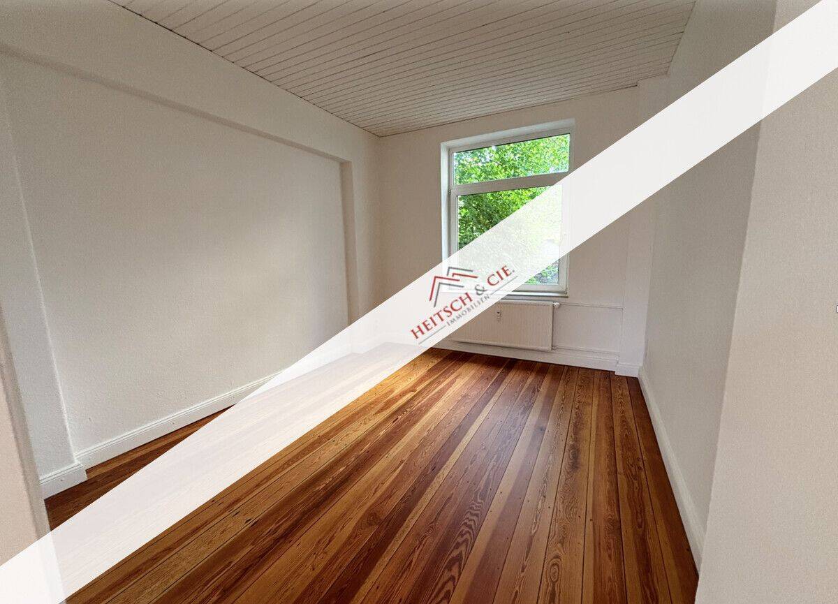 Frei, renoviert & provisionsfrei: Helle 2-Zi Altbauwohnung im Hochparterre auf der Altstadtinsel!, 23552 Lübeck (Innenstadt)