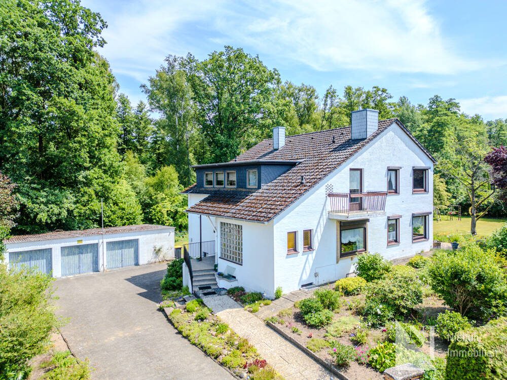 -RESERVIERT- Großzügiges Zweifamilienhaus auf parkähnlichem Grundstück in Vögelsen, 21360 Vögelsen