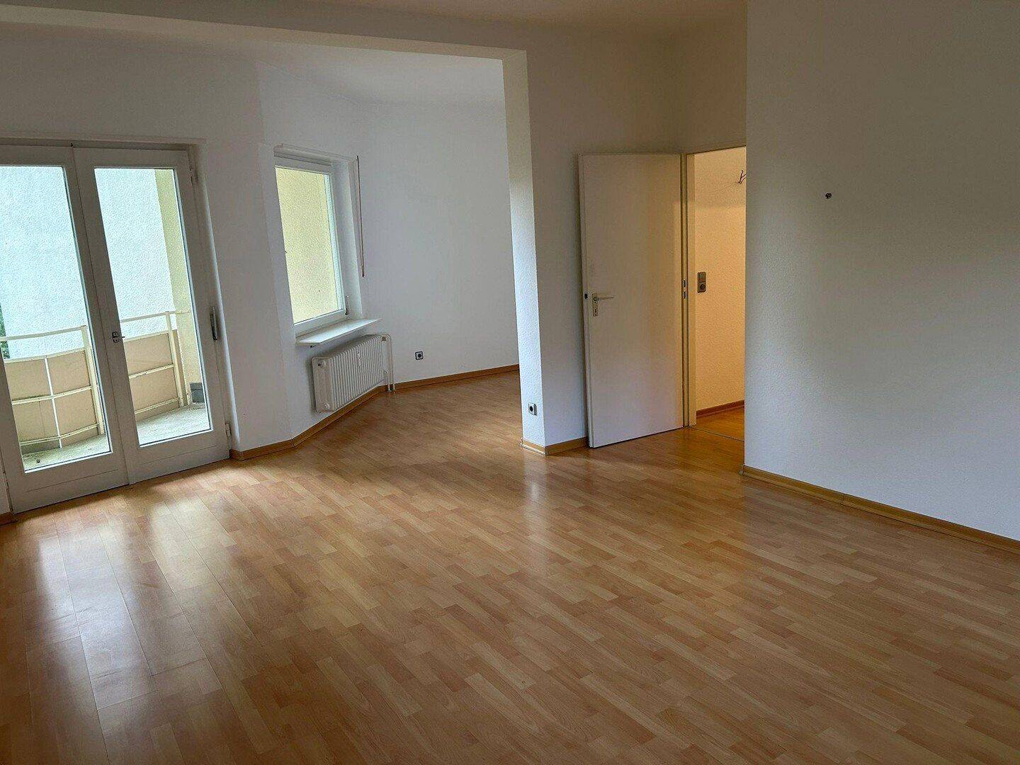 Traumhaftes Wohnen nahe Schlachtensee: Helle 2- bis 2,5-Zimmer-Wohnung mit 2 Balkonen & Stellplatz, 14129 Berlin (Steglitz-Zehlendorf Nikolassee Zehlendorf Schlachtensee)