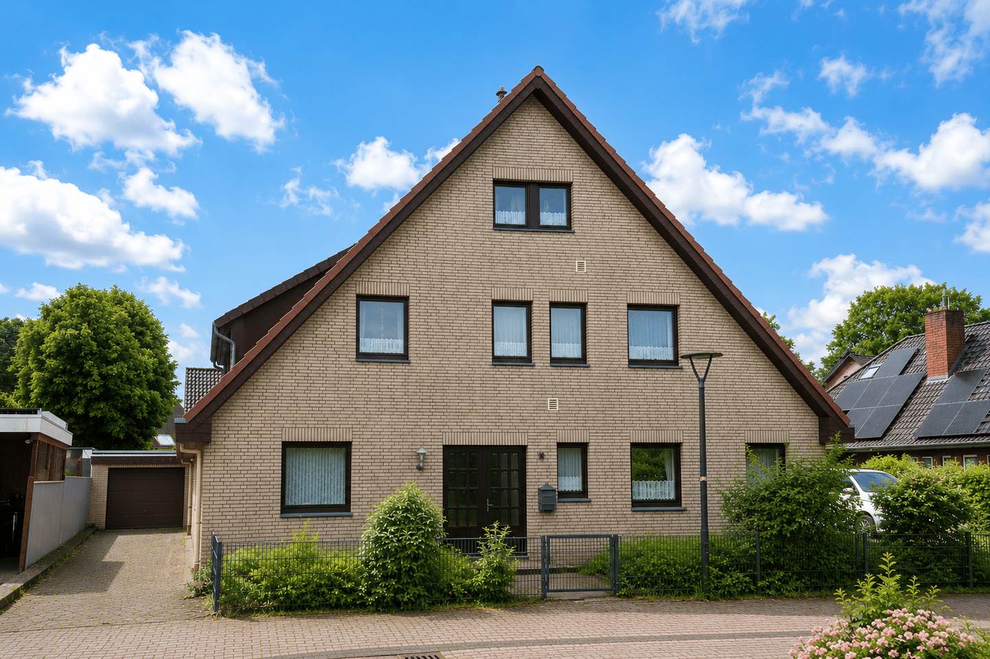 Sehr gepflegtes Zweifamilienhaus in Bestlage von Brinkum, 28816 Stuhr