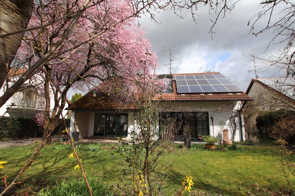 **GELEGENHEIT**Großes EFH mit herrlichem Garten in TOP Wohnlage Neufahrn (S1), 85375 Neufahrn b. Freising