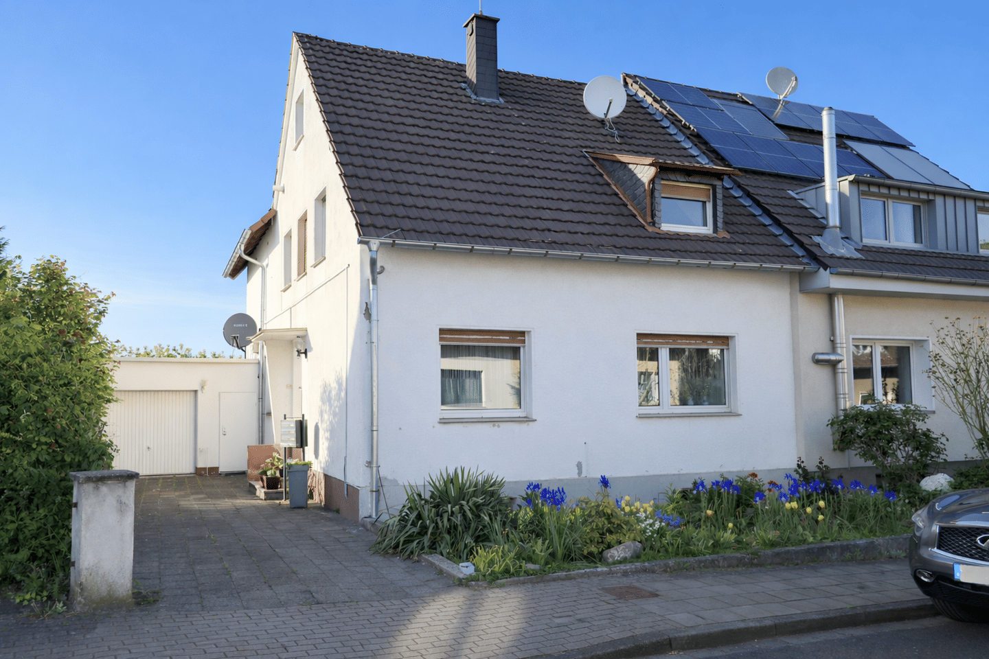 Renovierungsbedürftiges 2-Familienhaus auf Erbpachtgrundstück in Bergheim-Glessen, 50129 Bergheim