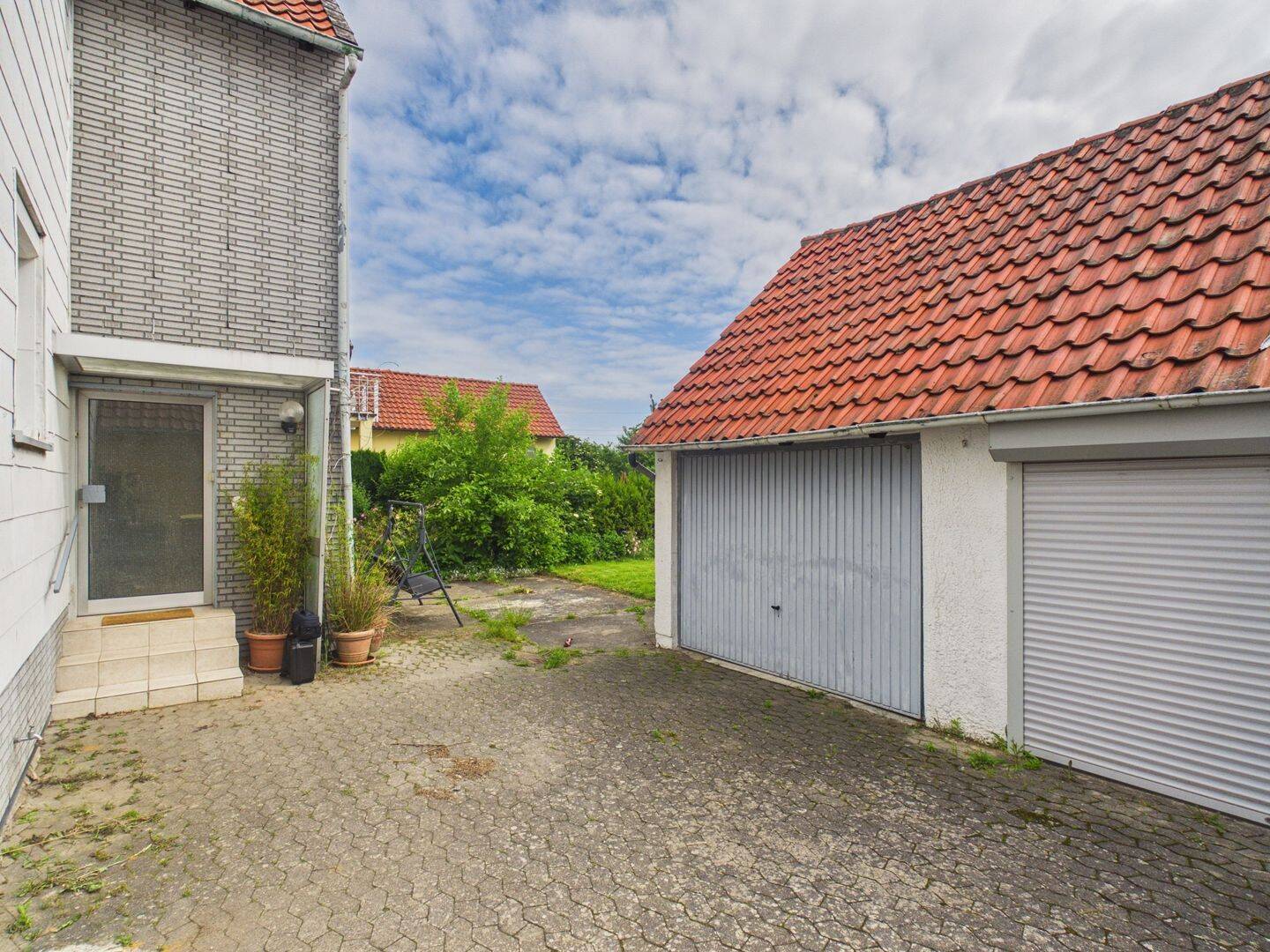 6-Zimmer Massivhaus im Ortskern von Schandelah – 2 Garagen, Kamin, Balkon, voll unterkellert, 38162 Cremlingen