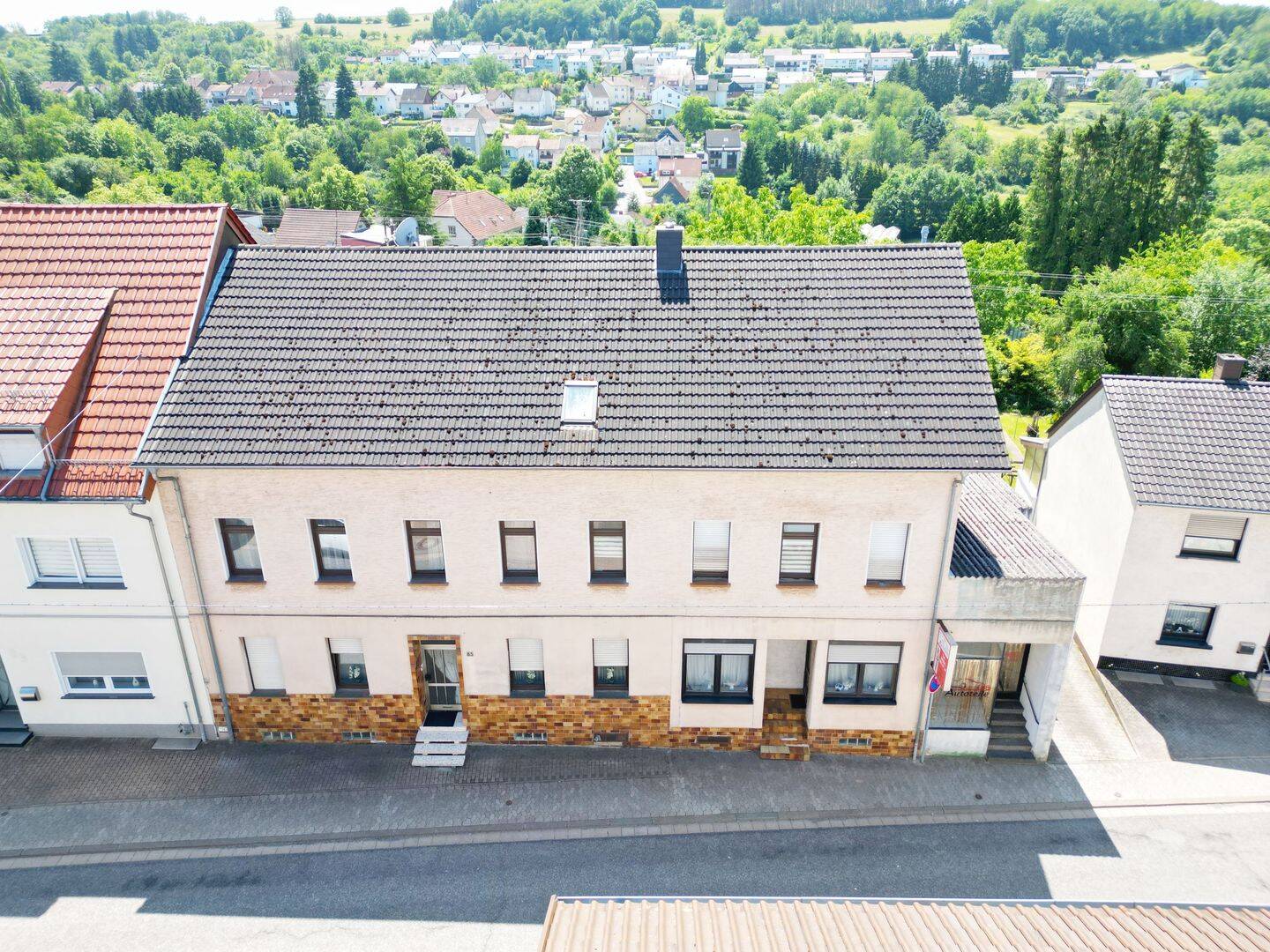 Mehrfamilienhaus mit 2 Garagen und Hoffläche, 66571 Eppelborn