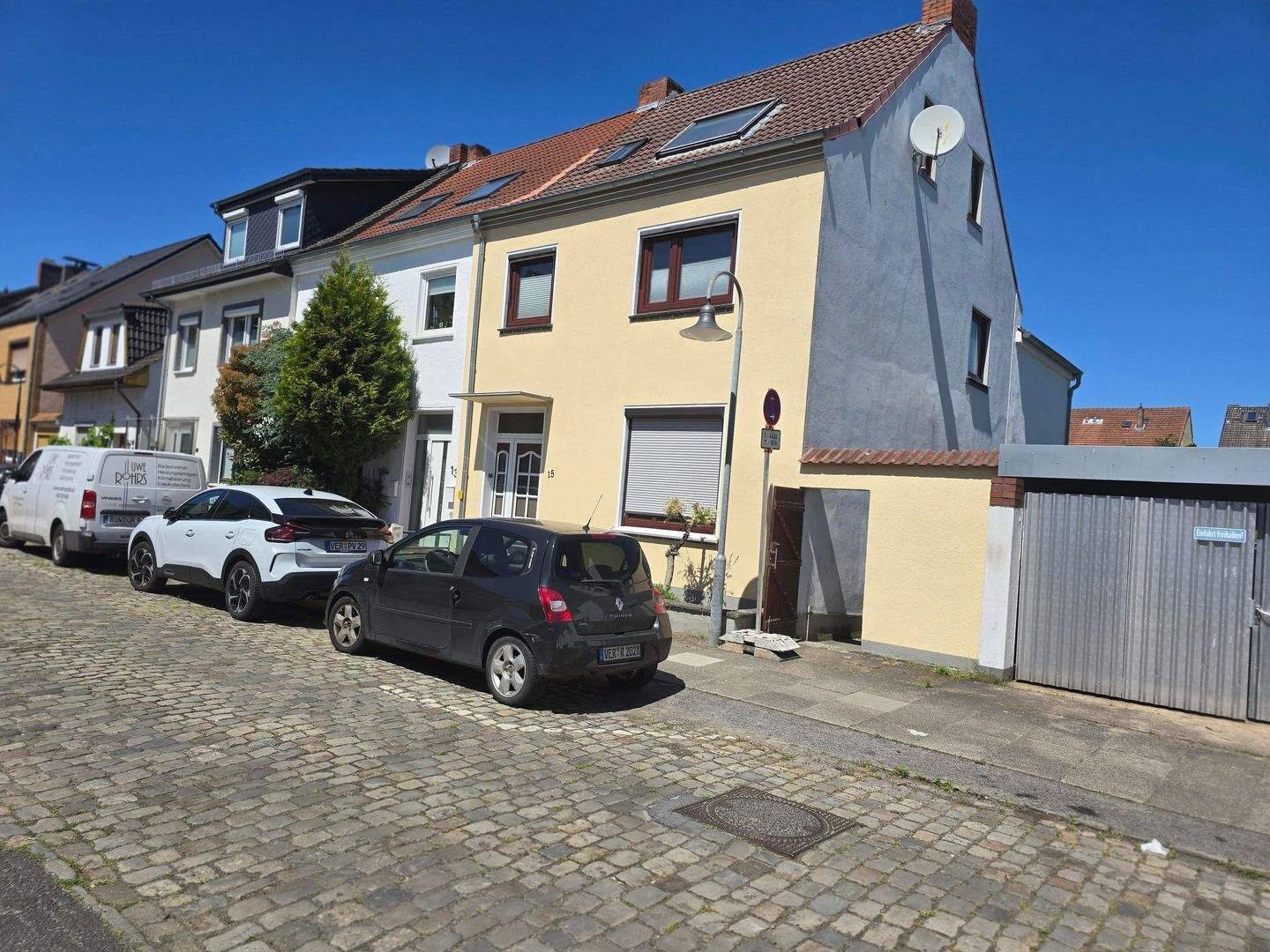 Charmantes gut ausgestattetes Reihenendhaus in ruhiger Seitenstrasse mit 5 Zimmern, 2 Küchen, 2 Bädern Bremen Hemelingen, 28309 Bremen (Hemelingen Sebaldsbrück)