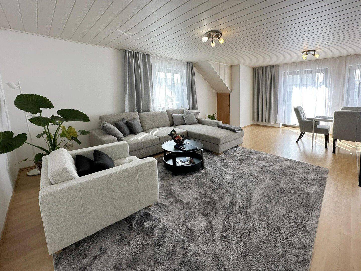 Helle 2-Zimmer Dachgeschosswohnung in Augsburg-Kriegshaber, 86156 Augsburg (Bärenkeller Kriegshaber Oberhausen Pfersee)