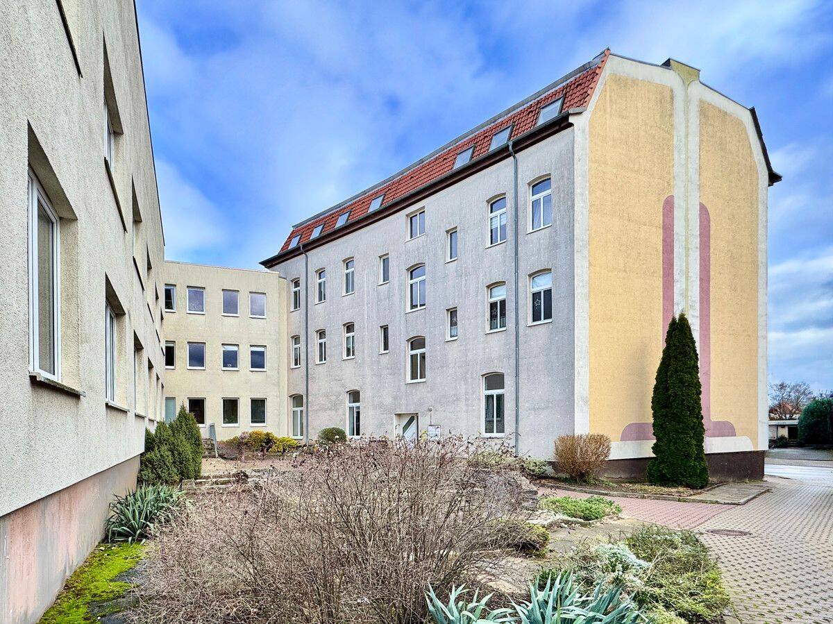 MEHRFAMILIENHAUS UND GEWERBEEINHEITEN IN OSCHERSLEBEN (BODE), 39387 Oschersleben (Bode)