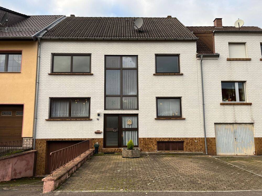 Gepflegtes Reihenmittelhaus in ruhiger Lage von Lauterbach, 66333 Völklingen