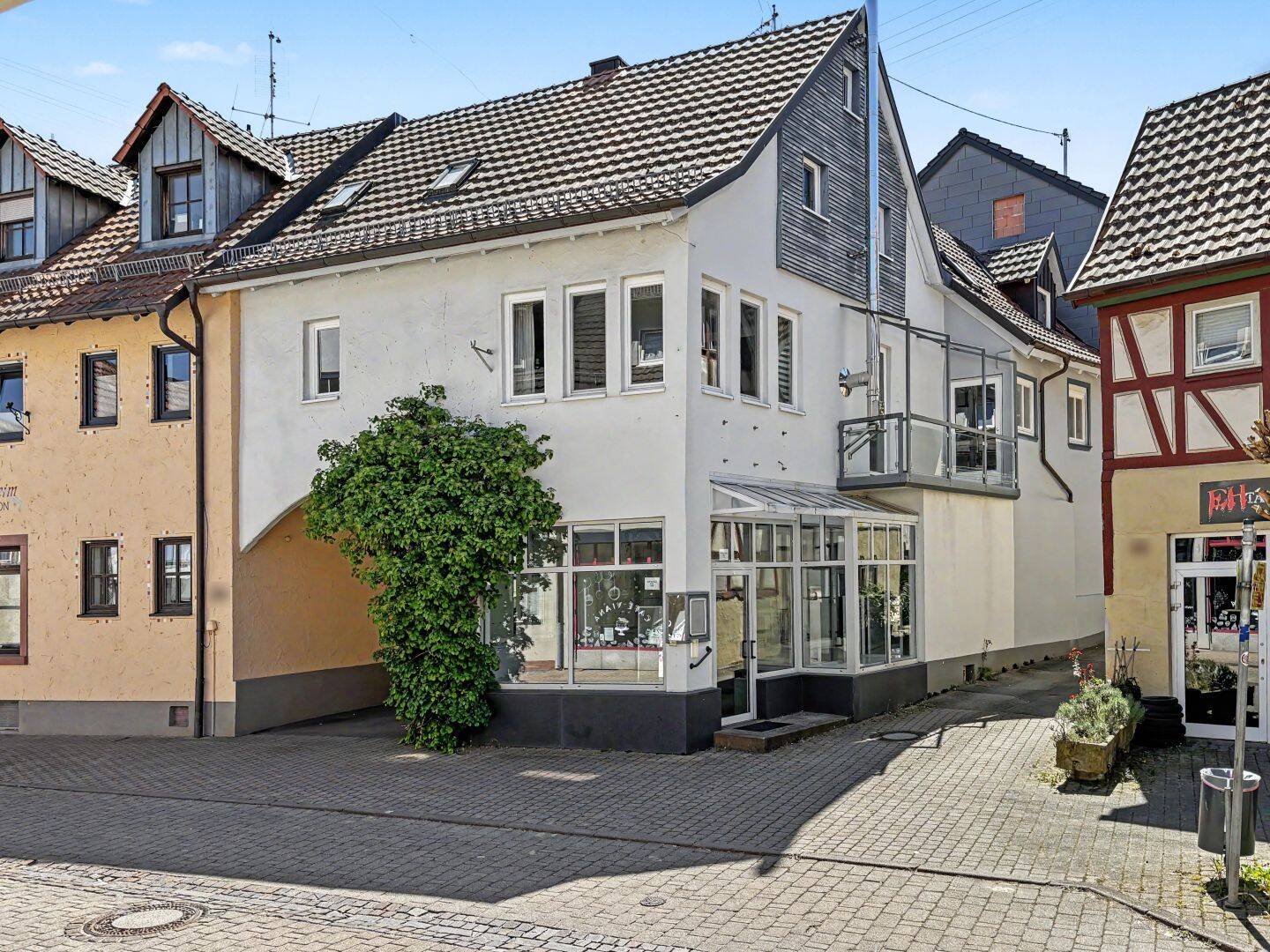 Charmantes Haus mit Laden und Wohnung – mitten in Külsheim, 97900 Külsheim