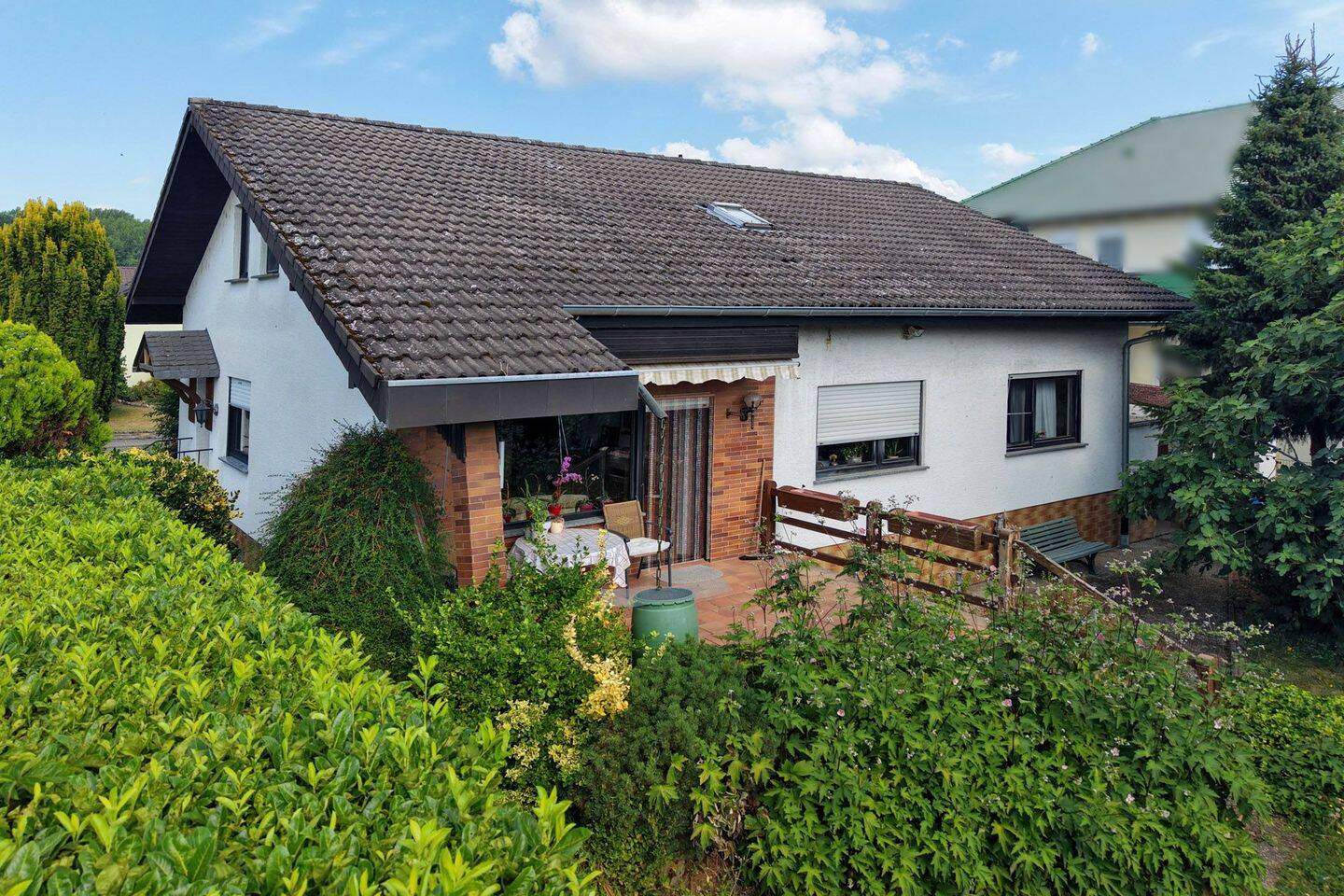 Viel Platz für Ihre Wohnträume: Freistehendes Einfamilienhaus mit Gartenpotenzial in Rheinhausen, 68794 Oberhausen-Rheinhausen