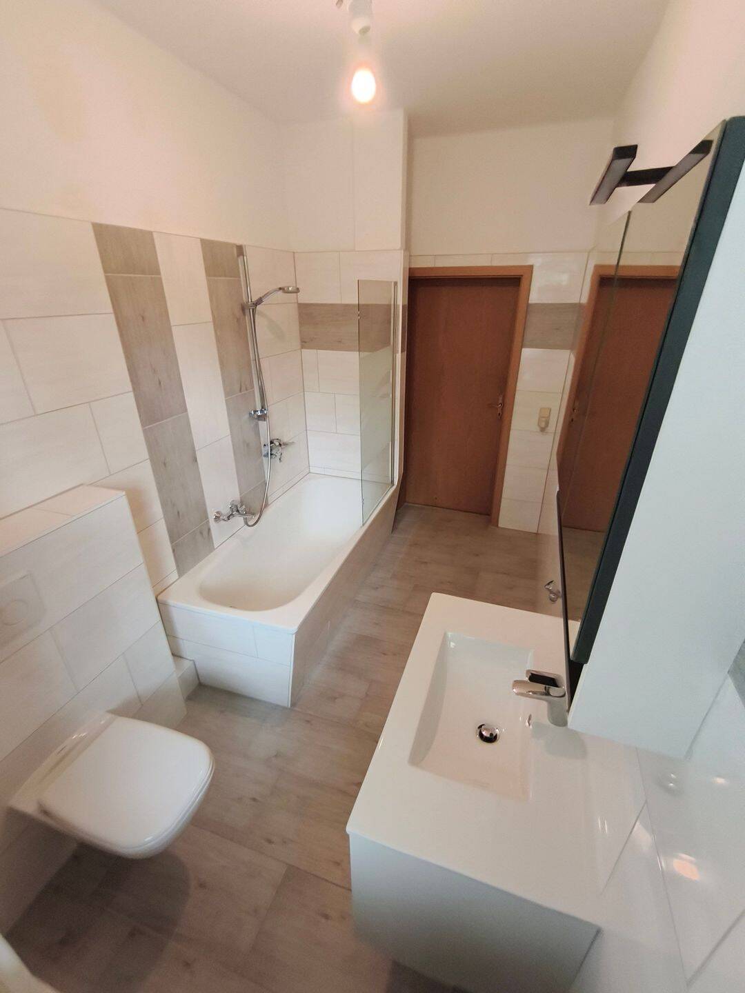 Hochwertig renovierte 1-Raum-Wohnung mit Balkon und neuer Einbauküche, 4315 Leipzig (Neustadt-Neuschönefeld Sellerhausen-Stünz Volkmarsdorf)