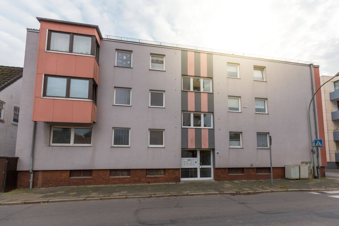 Frisch renovierte 2-Zimmer-Wohnung im Hochparterre in Bremerhaven-Lehe!, 27580 Bremerhaven (Lehe Speckenbüttel Weddewarden Überseehafen)