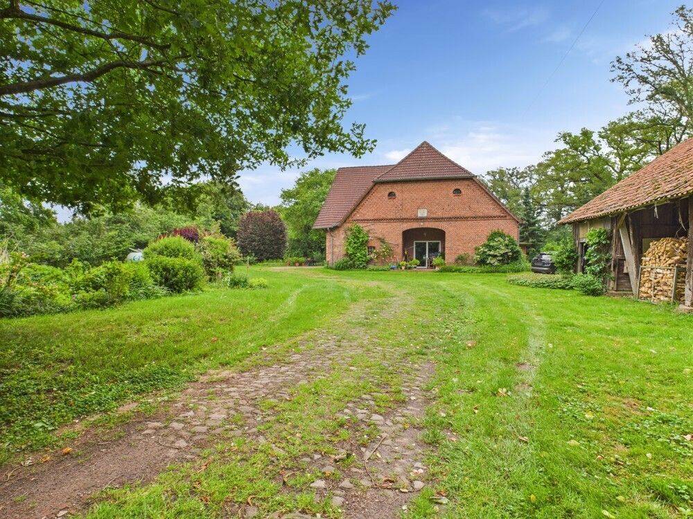 Großes Bauernhaus in ruhiger Lage mit sanierter Wohnung und XXL Ausbaureserve und Wald, 31595 Steyerberg