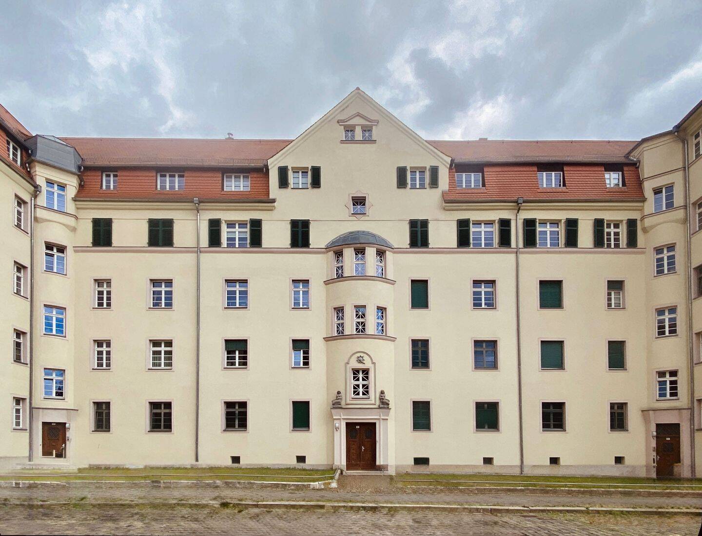 Riemann Palais: Sanierte 2-Zimmer-Wohnung mit Balkon und Loggia in Leipzig-Gohlis, 4157 Leipzig (Gohlis-Mitte Gohlis-Nord Möckern)