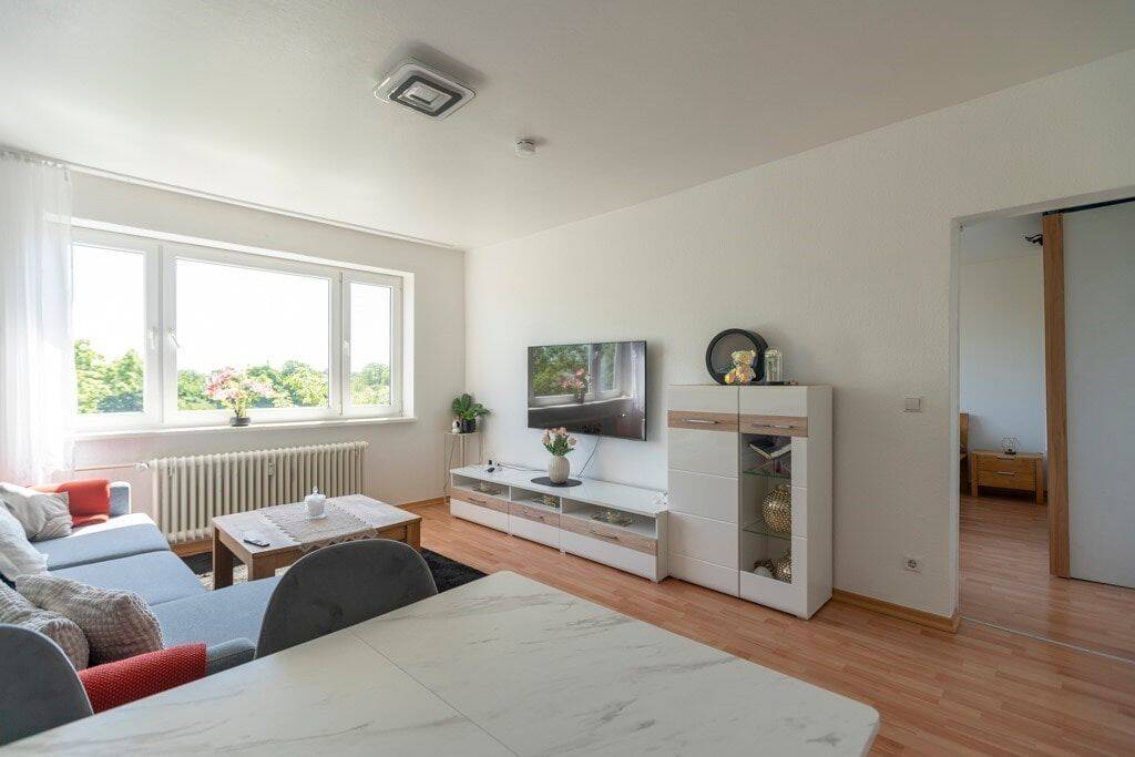 Über den Baumkronen der Havel – lichtdurchflutete 2-Zimmer-Wohnung mit Balkon und Aufzug, 13585 Berlin (Spandau Falkenhagener Feld Hakenfelde)