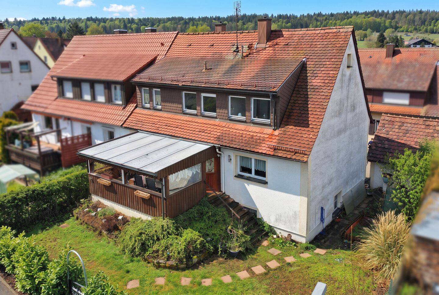 Ihr Zuhause mit Perspektive: Charmante Doppelhaushälfte mit Garten in Keltern-Weiler, 75210 Keltern