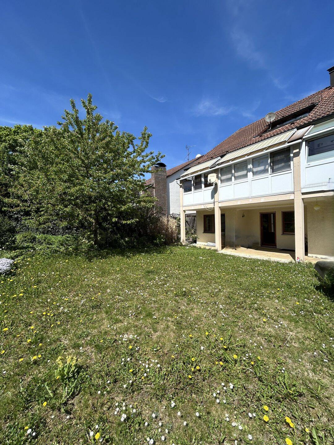 Großzügige 4,5-Zimmer Gartenwohnung mit Einbauküche und überdachter Terrasse, 73265 Dettingen unter Teck