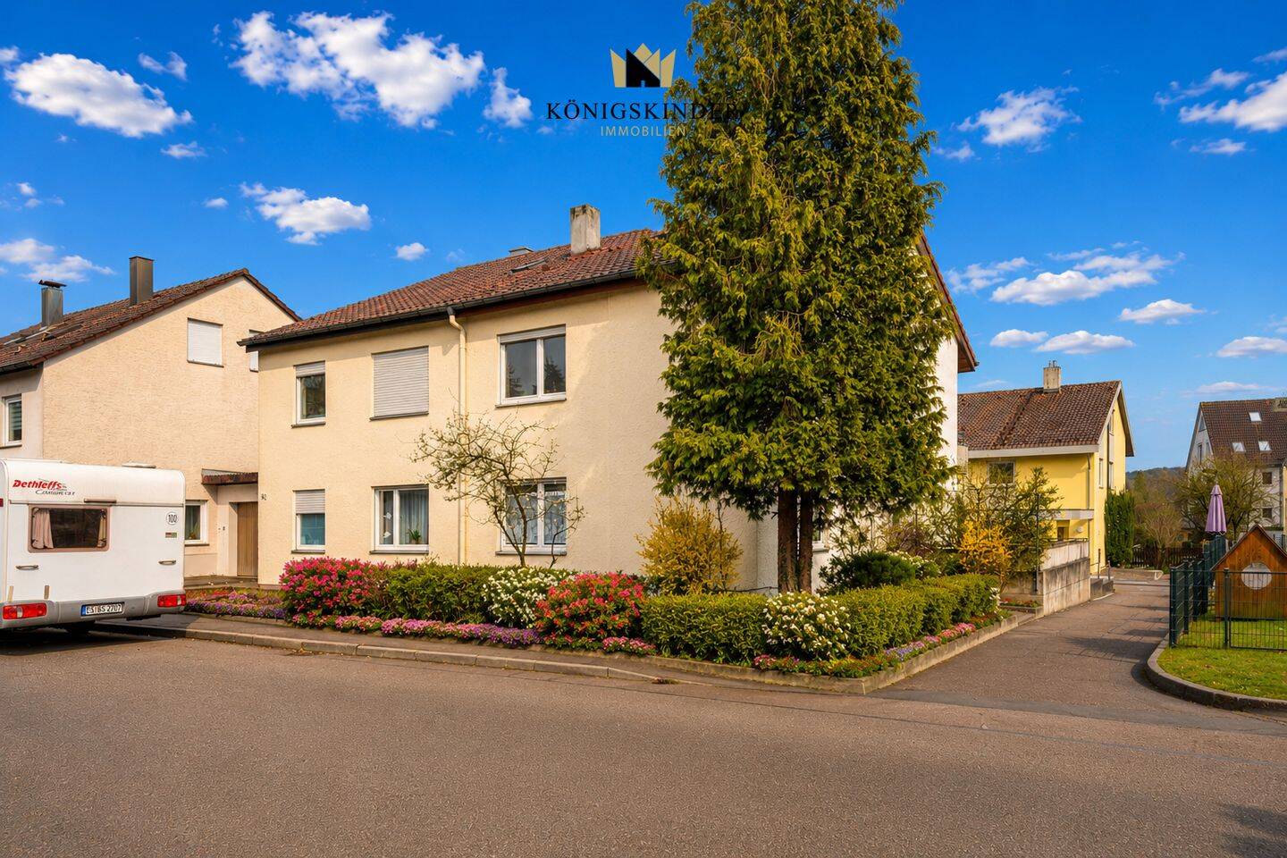 Großzügige Doppelhaushälfte mit ca. 159m² Wohnfläche, vielseitiger Raumaufteilung, Garten und Garage, 73269 Hochdorf
