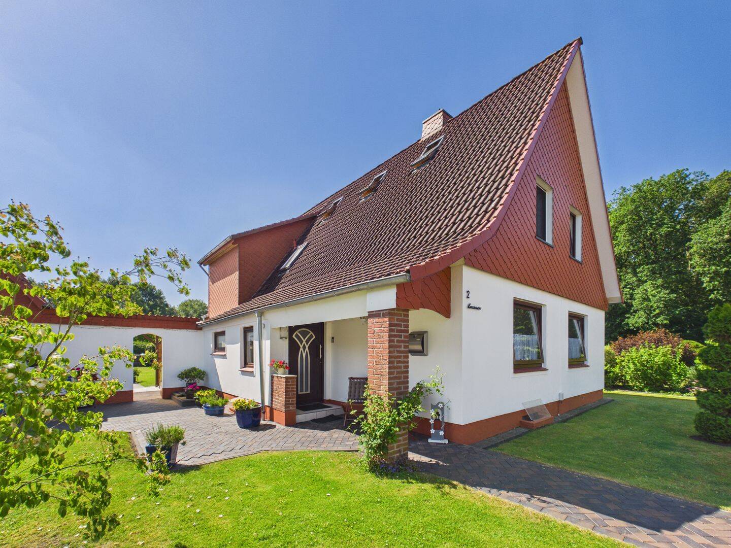 Großzügiges Wohnen mit Perspektive – Charmantes Zweifamilienhaus auf traumhaftem Grundstück, 27619 Schiffdorf