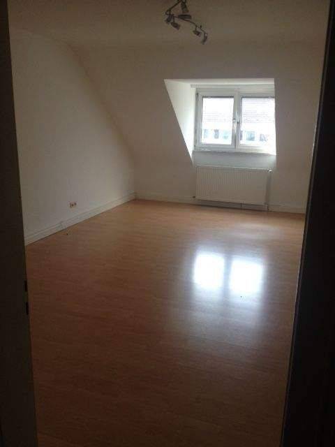 Sehr zentral! Möbliertes WG Zimmer in 3er WG ab September 2026 frei, 76133 Karlsruhe