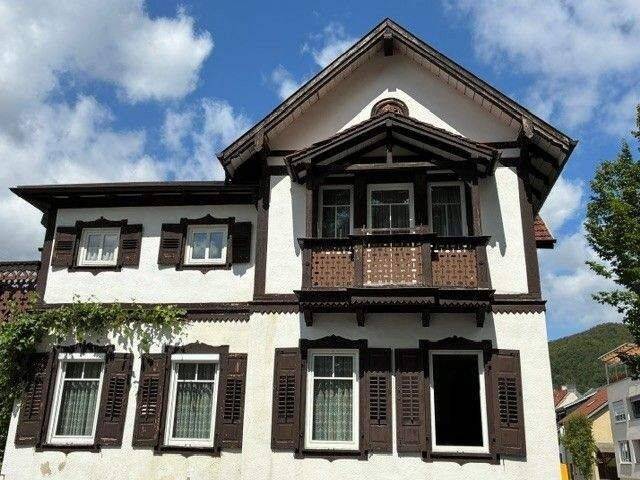 Charmante Wohnung mit 105 m² im 2.OG im traditionellen Landhausstil, 72574 Bad Urach