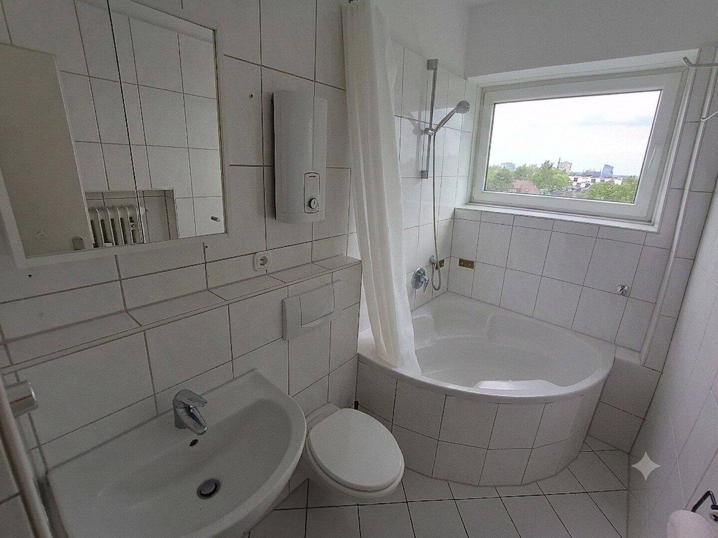 3-Zimmer Wohnung mit Sicht über die Bäume auf den Florianturm vom eigenen Balkon aus, 44147 Dortmund (Deusen Dorstfeld Lindenhorst Mitte)