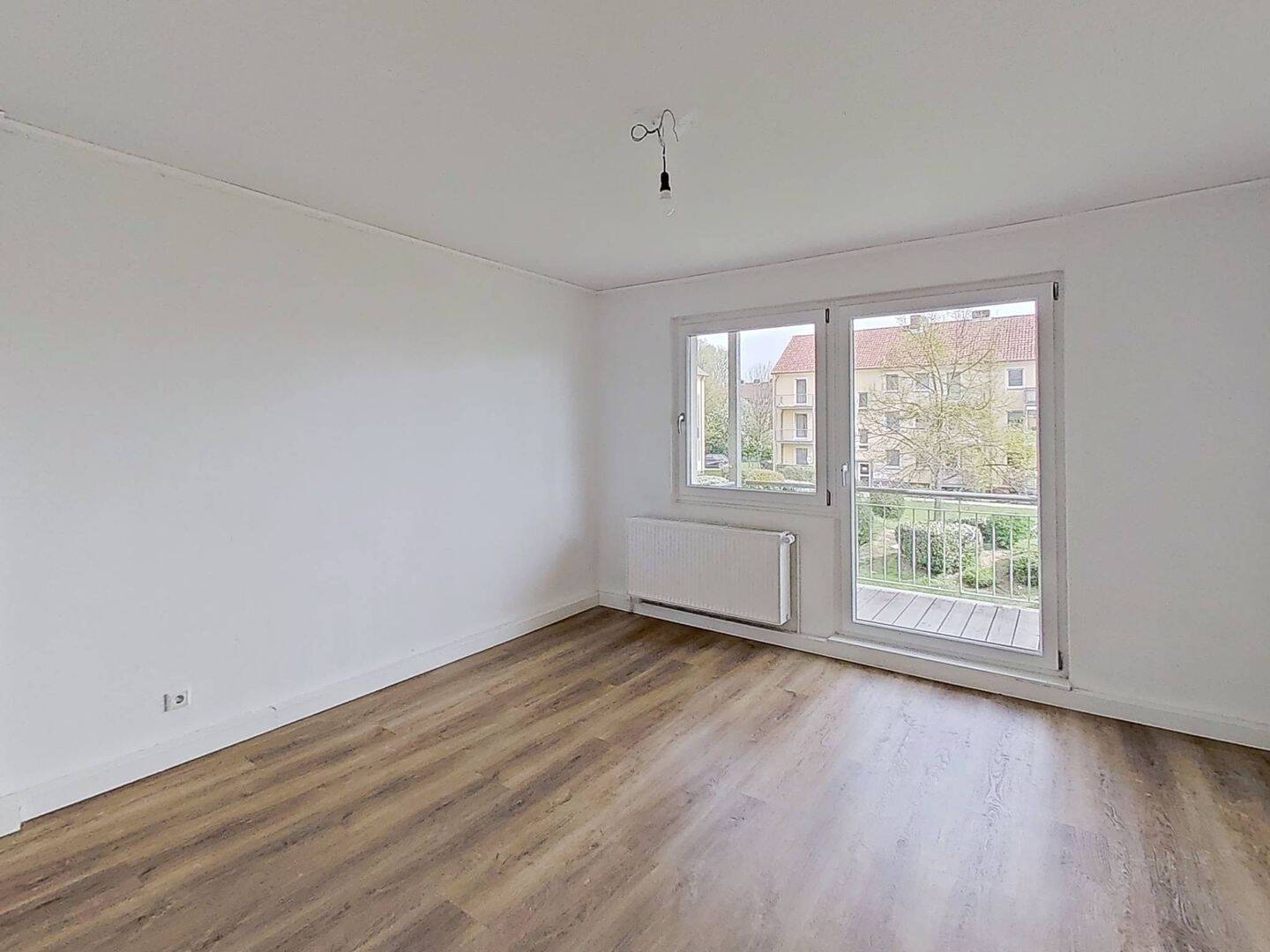 Lichtdurchflutetes WOHNGLÜCK: 3 Zimmer mit BALKON & TAGESLICHTBAD, 32423 Minden