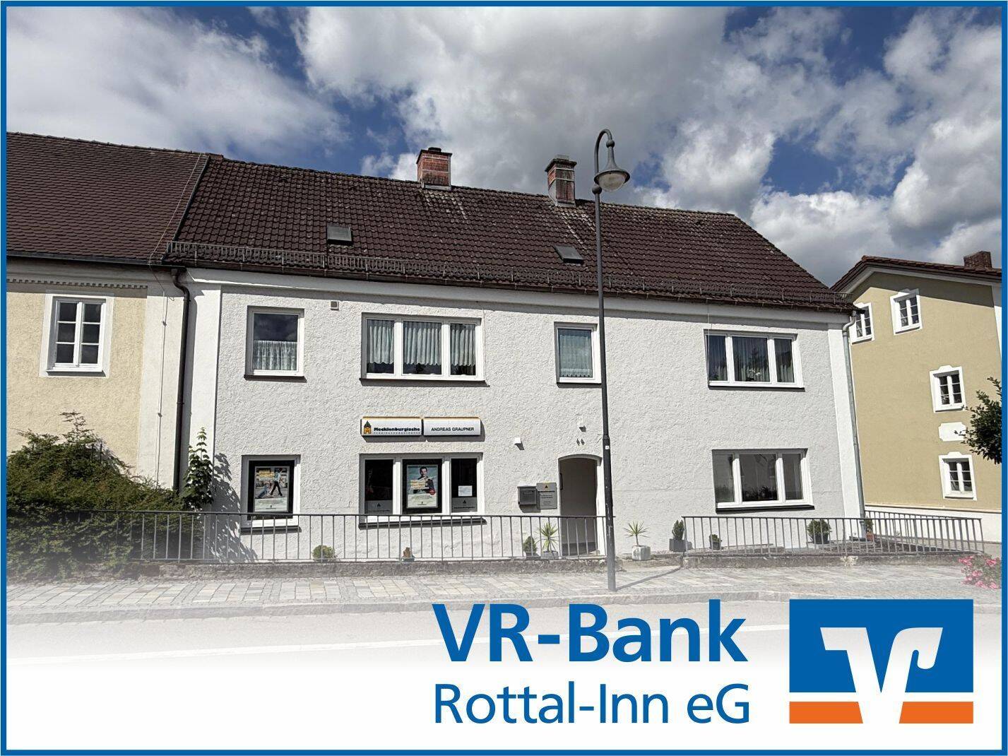Großzügiges Wohnhaus mit Nebengebäude und vermieteter Büroeinheit im Erdgeschoss, 84359 Simbach a. Inn