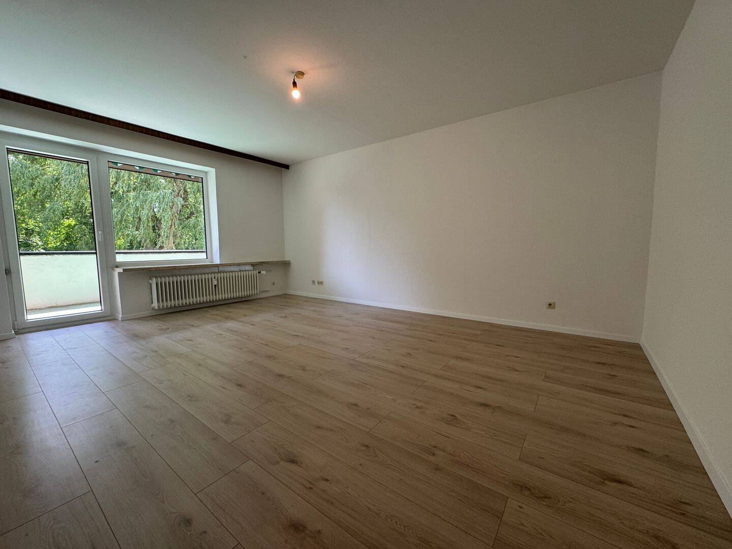 Modernisierte 3,5-Zimmer-Wohnung mit Aufzug, Einbauküche & Balkon, 26389 Wilhelmshaven