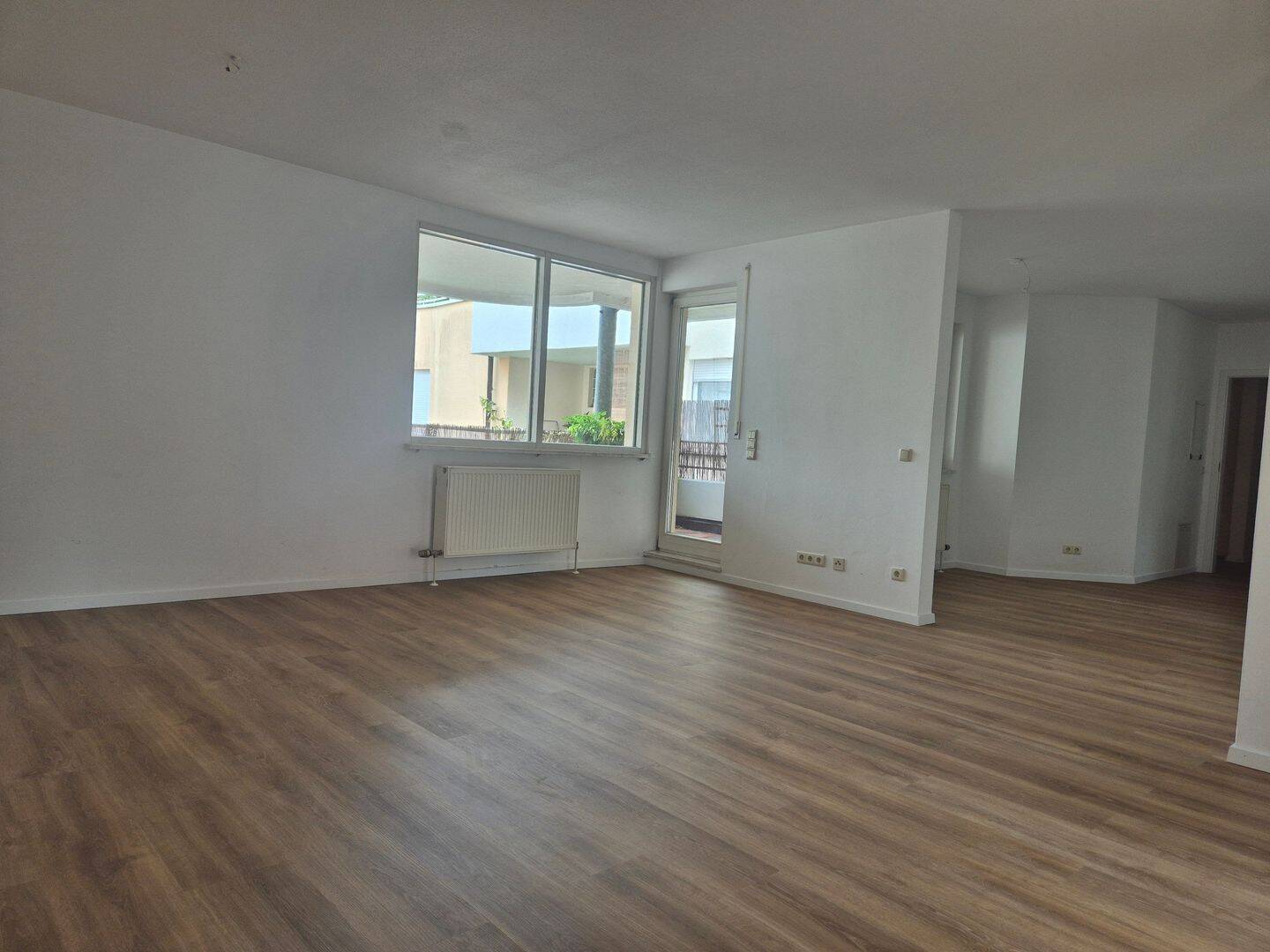 Großzügige Wohnung mit ca. 110 m², zwei Balkonen und zwei Tiefgaragenstellplätzen – langfristige Vermietung, 91207 Lauf a.d. Pegnitz (Lauf)