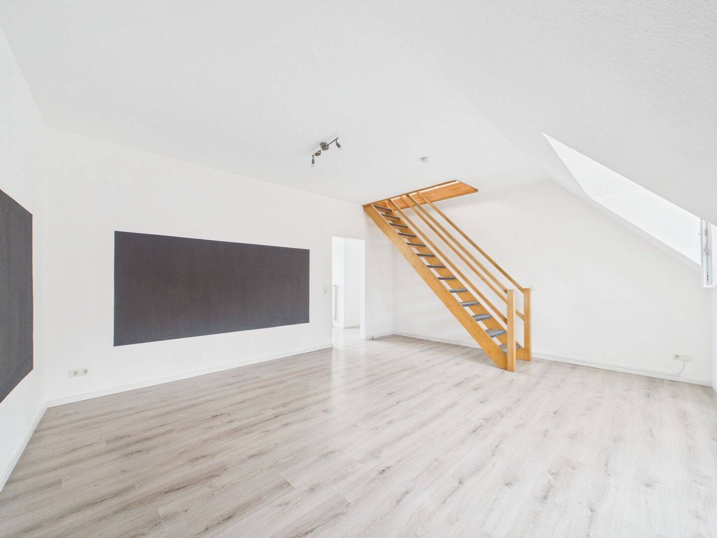 Zentrale 3-Zimmer-Maisonette in Lübecks Altstadtnähe mit Balkon, 23552 Lübeck (Innenstadt)