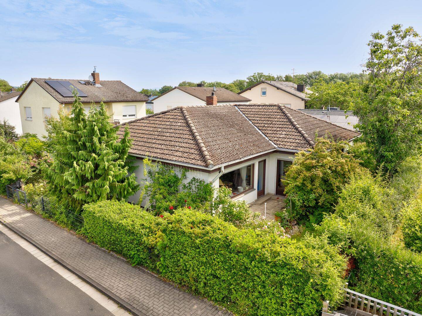 “Charmantes EFH (freistehend) mit großem Potenzial auf einer Ebene”, 65207 Wiesbaden