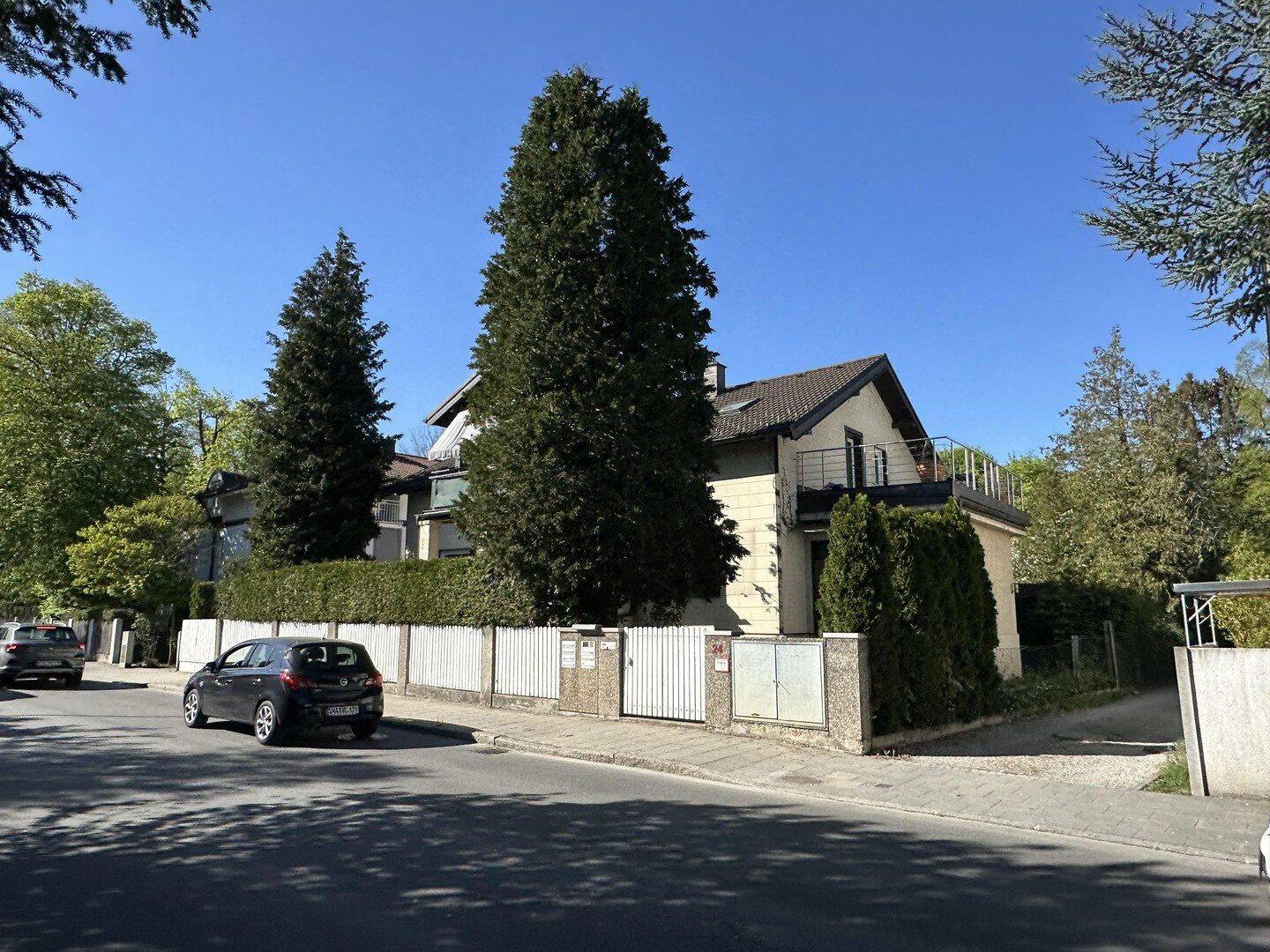 Charmantes freistehendes renovierungsbedürftiges Einfamilienhaus/Künstlervilla von Privat, 82152 Planegg